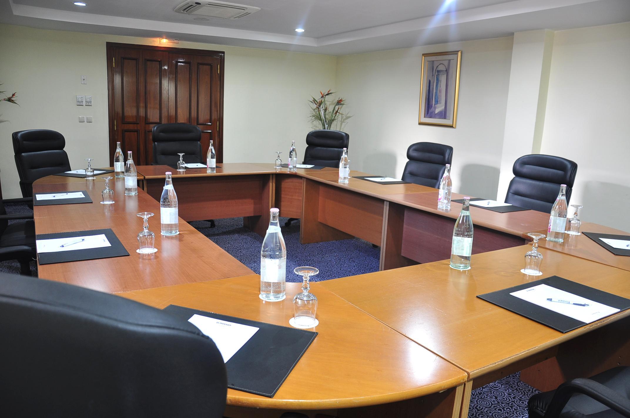 엘 모우라디 감머스 호텔 감마르트 외부 사진 A boardroom at a hotel