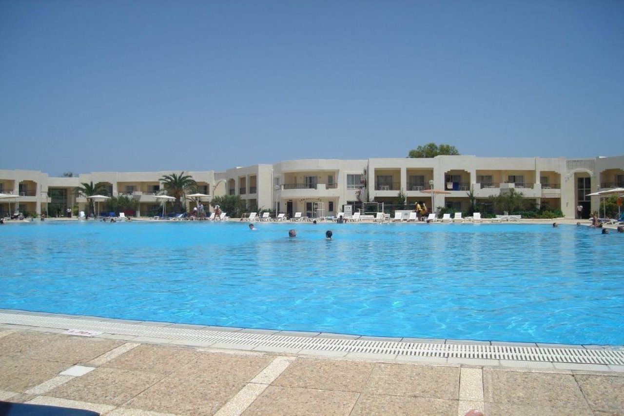 엘 모우라디 감머스 호텔 감마르트 외부 사진 The pool at the Grand Hotel